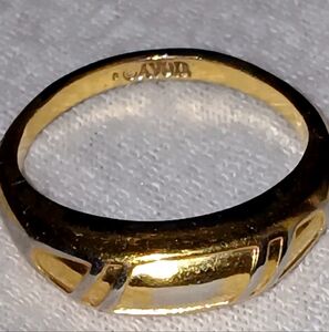 Vintage Avon Gold Band Ring